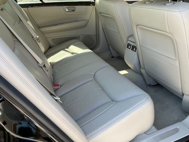 2011 Cadillac DTS Base