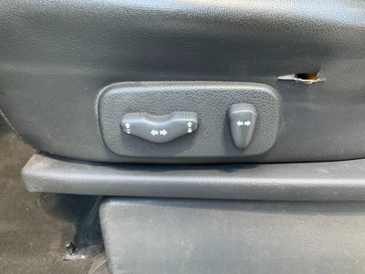 2004 Nissan Titan LE