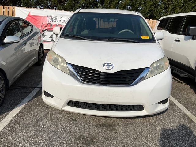 2011 Toyota Sienna LE AAS