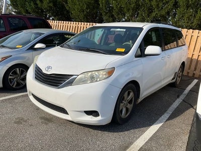 2011 Toyota Sienna LE AAS