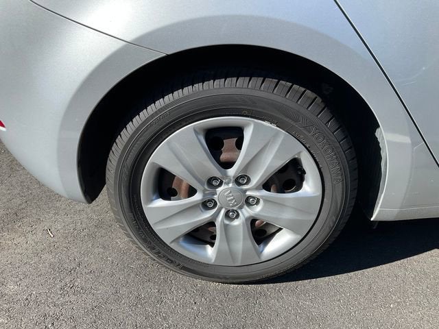 2016 Kia Forte 5-Door LX